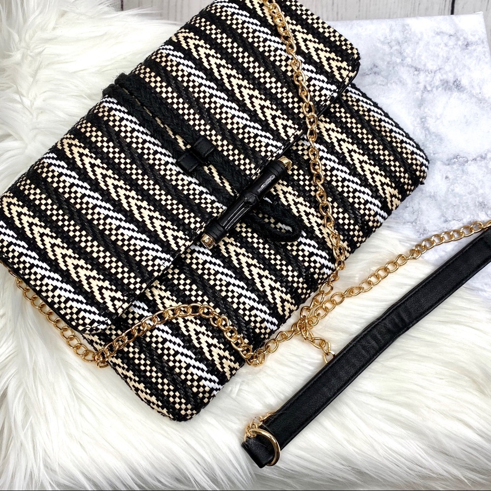 S O N D R A R O B E R T S : Woven Folio Bag - Picture 3 of 5